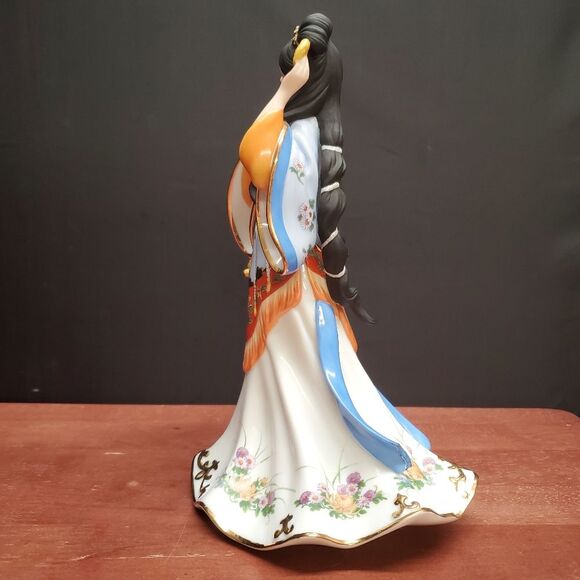 The Chrysanthemum Princess by Lena Liu Porcelain Figurine The Danbury Mint - Picture 2 of 8